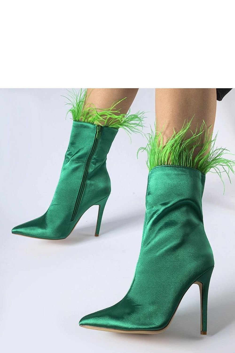 Green high-heeled ankle boots with feathers and side zipper, perfect for adding elegance and originality to any outfit.