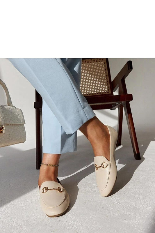 Elegant beige Mokaszin 207483 Solea shoes with a stylish buckle detail, perfect for summer wear.