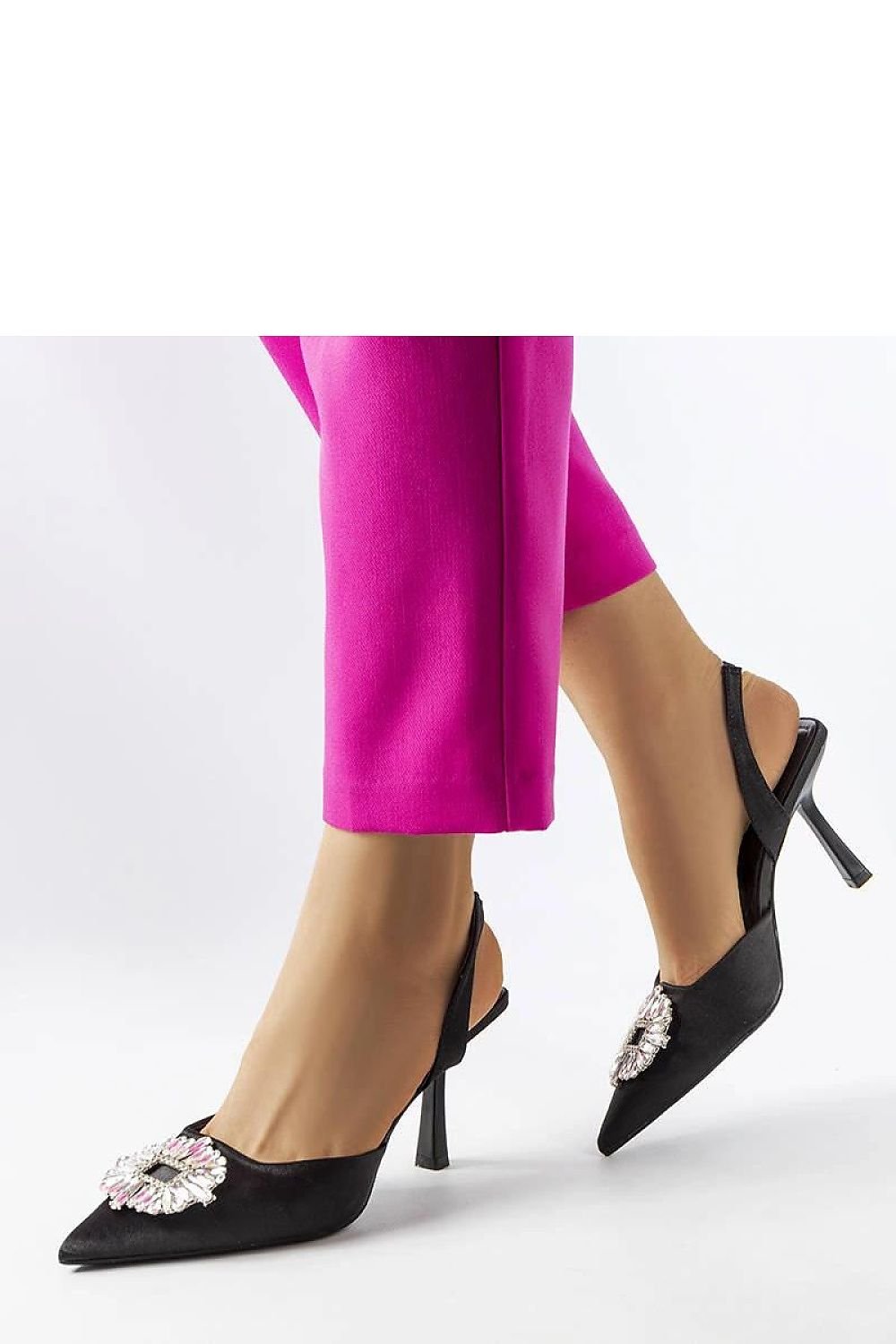 Elegant black stilettos with pearls, Model 207853 Solea, perfect for summer events, paired with vibrant pink pants.