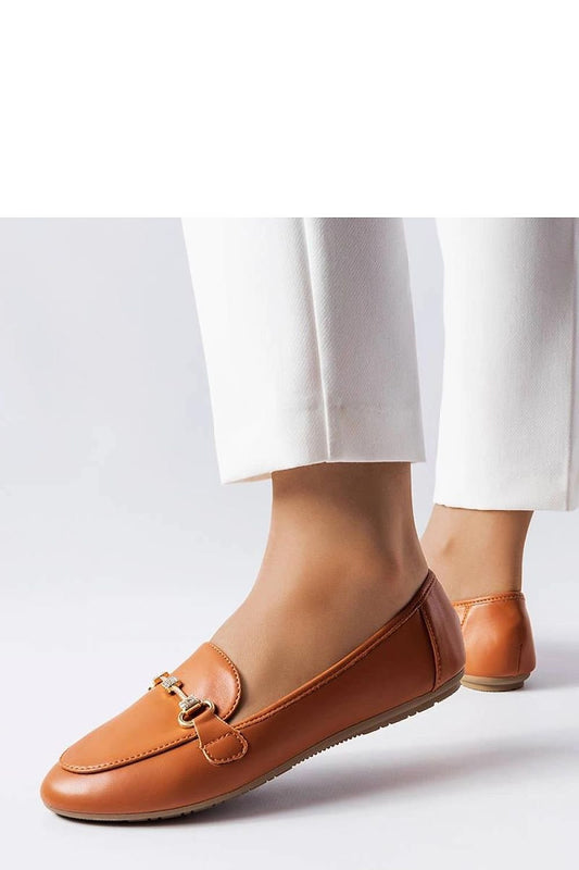 Stylish brown leather moccasins with decorative stitching and zirconia, perfect for a chic summer look.