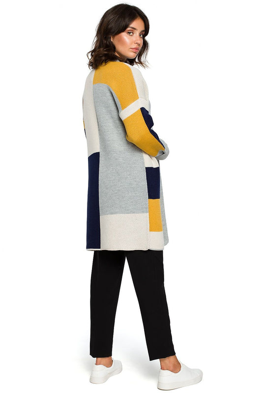 Geometric patterned Kardigán model 124200 BE Knit, colorful stylish cardigan paired with black pants and white sneakers, back view.