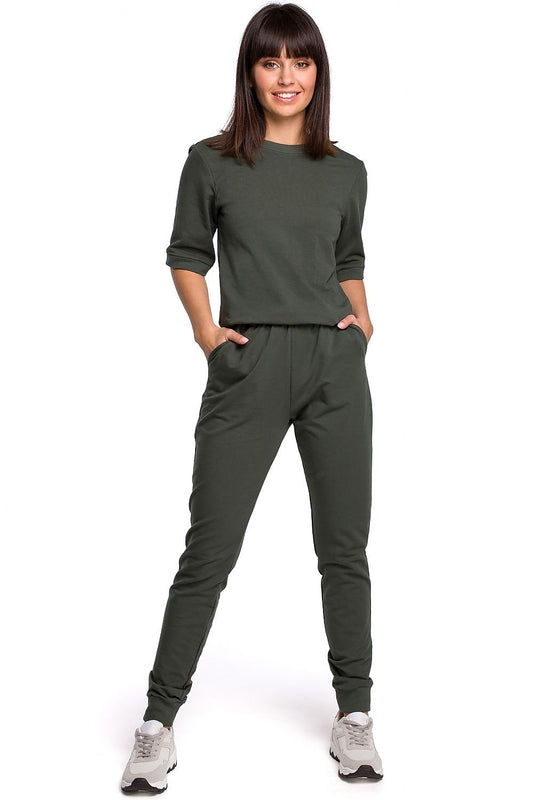 Woman wearing Overál model 128248 BeWear with V-neck back, pockets, and elastic waist in green. Casual and stylish knit jumpsuit.