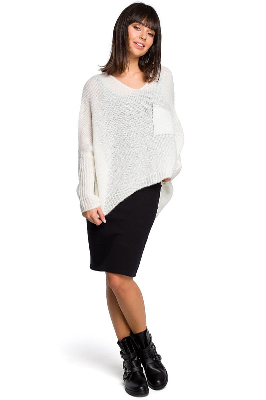 Woman wearing Pulóver model 129166 BE Knit, lightweight with ribbed sleeves, styled with a black skirt and boots.