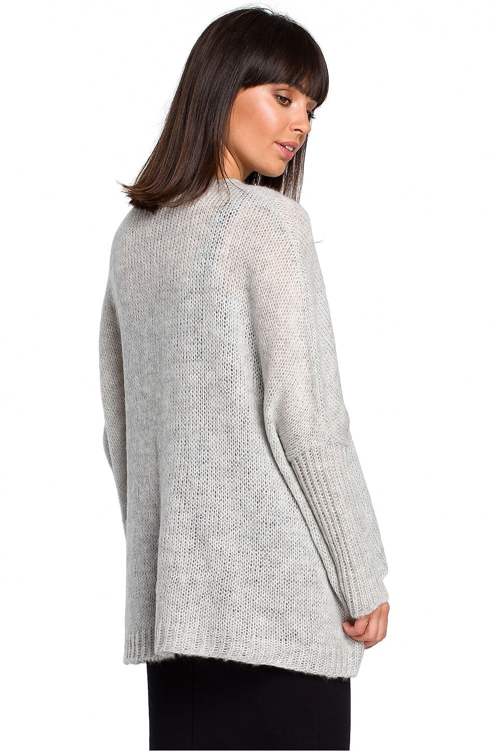 Pulóver model 129166 BE Knit in light gray, showcasing loose neck and ribbed sleeves, perfect for all seasons.