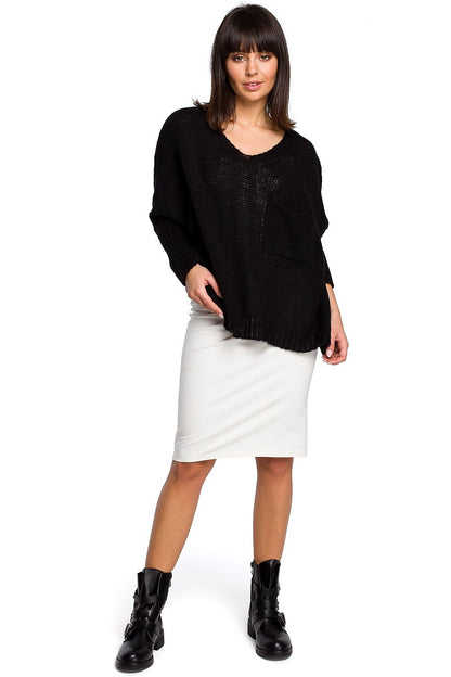 Pulóver model 129166 BE Knit worn with a white skirt and black boots, featuring a relaxed neckline and ribbed sleeves for an all-season style.