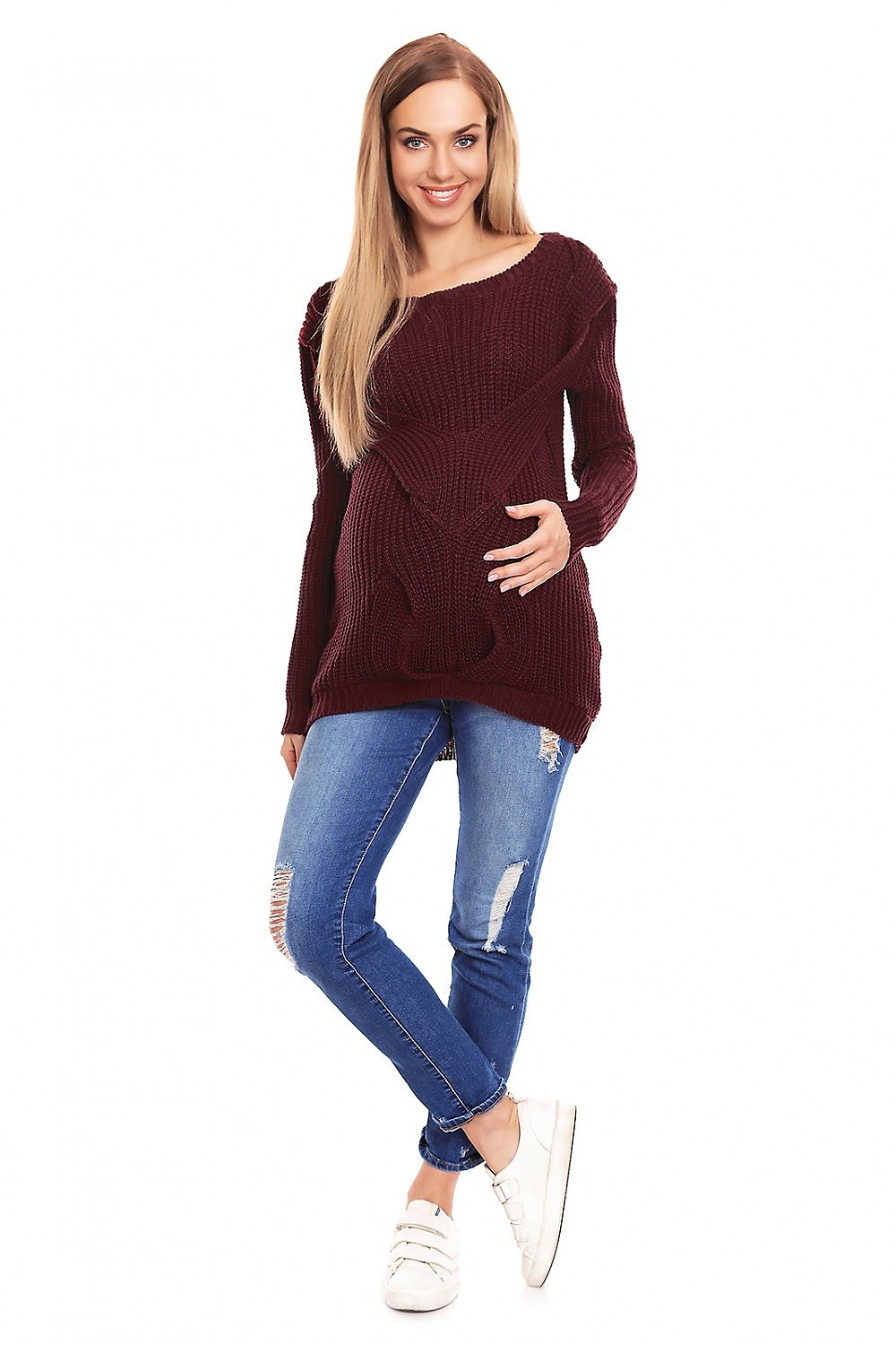 Model wears maroon maternity sweater with boat neckline and decorative braid, paired with jeans; comfy and stylish PeeKaBoo pulóver 132031.