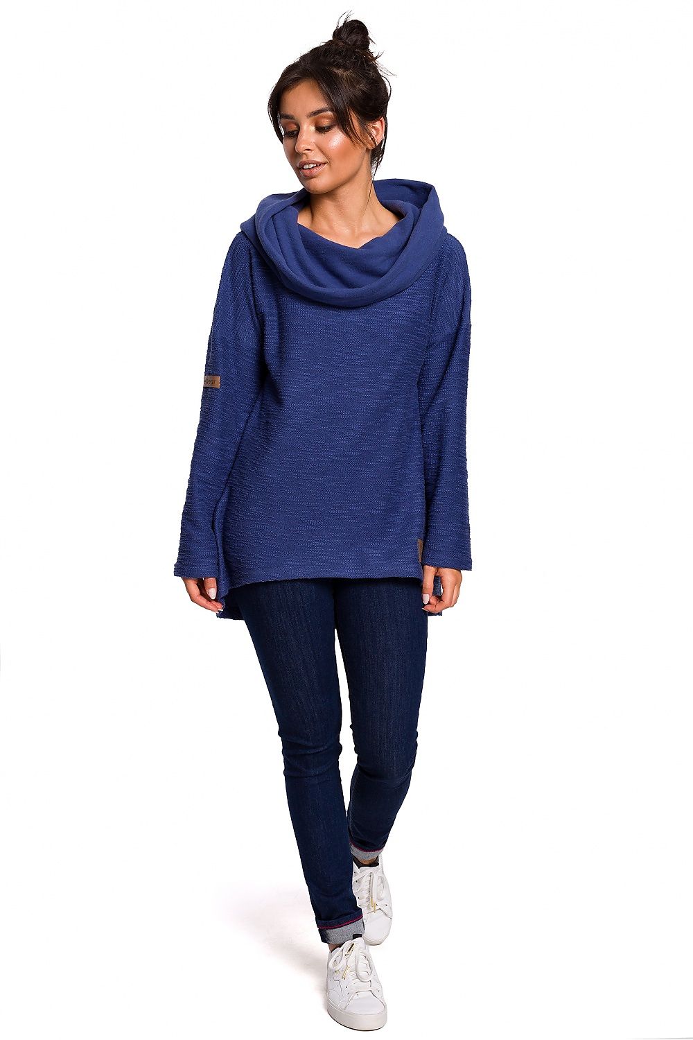 Woman wearing BeWear Szabadidőfelső model 134537, blue pullover with asymmetrical cut, perfect for cooler seasons.