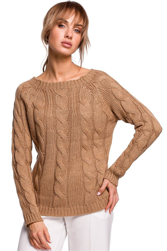 Model wearing Pulóver model 142204 Moe with boat neckline and delicate cable knit design, in a timeless beige color.