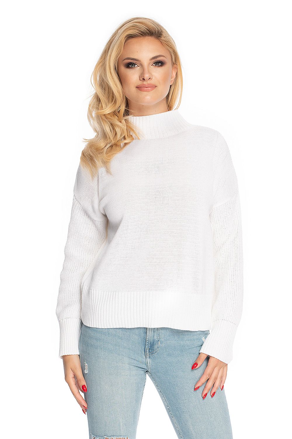 Model wearing white Pulóver 146913 PeeKaBoo with turtleneck and long sleeves, casual fit. Perfect blend of acrylic and cotton.