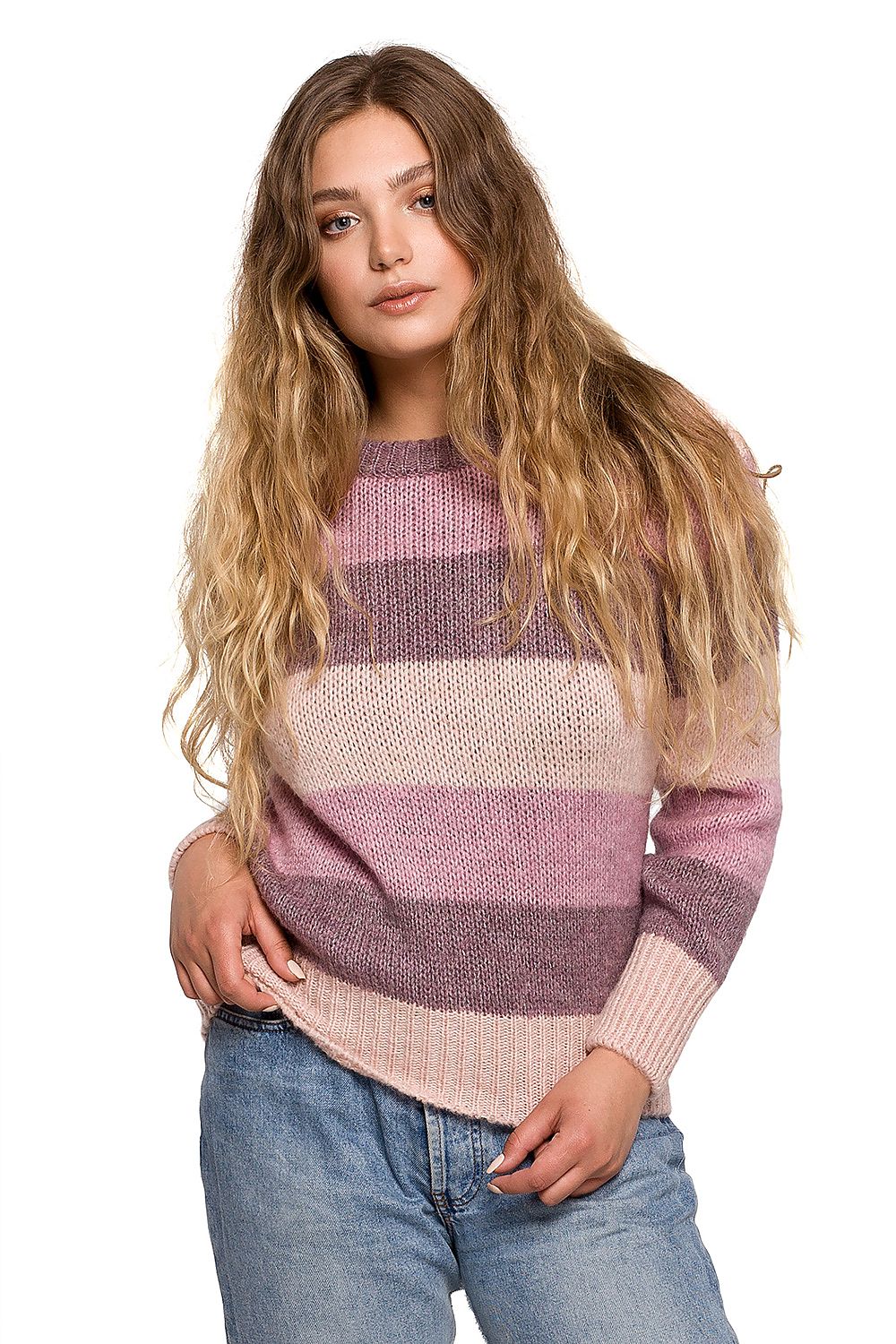 Model wearing Pulóver 157606 BE Knit in pink and purple stripes, perfect cozy choice for fall and winter fashion.