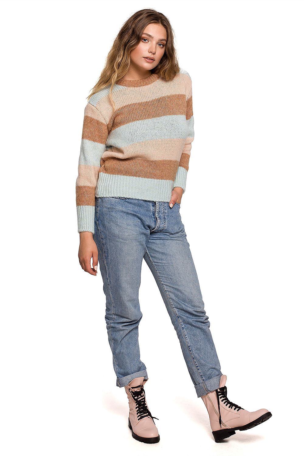 Model wearing striped Pulóver 157606 BE Knit, showcasing casual style perfect for fall and winter, with comfortable fit and soft colors.